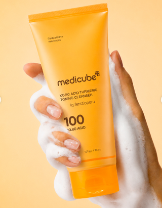 MEDICUBE KOJIC ACID TURMERIC TONING CLEANSER